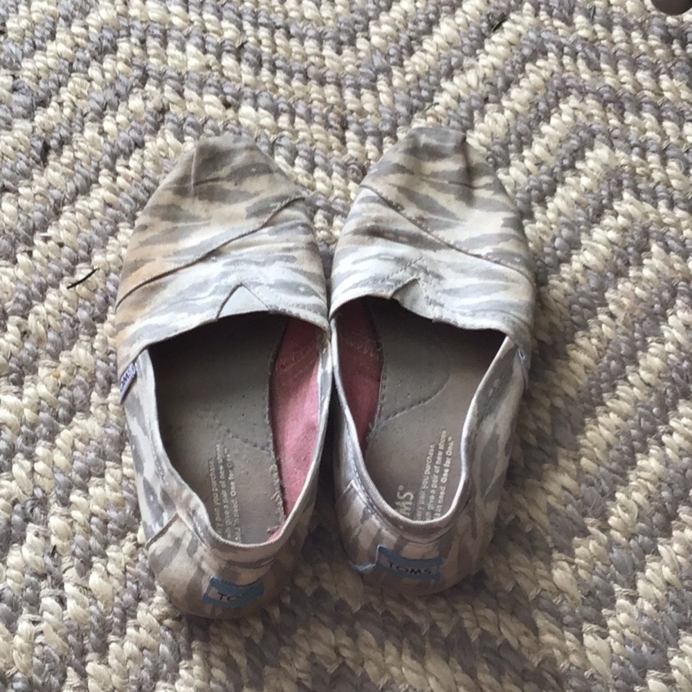 Toms